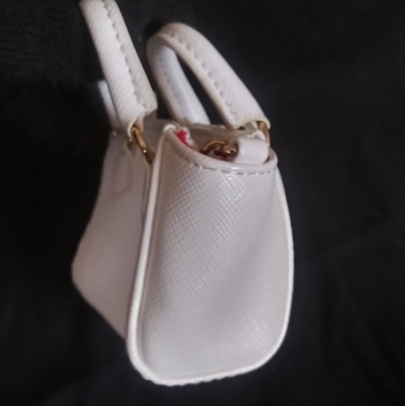 Samantha Thavasa Vega x Hello Kitty Azayle Sanrio Azel charm leather mini bag - Picture 5 of 8